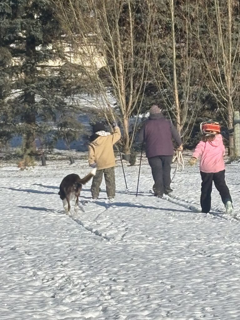 Lizzy joins in, but without ski's